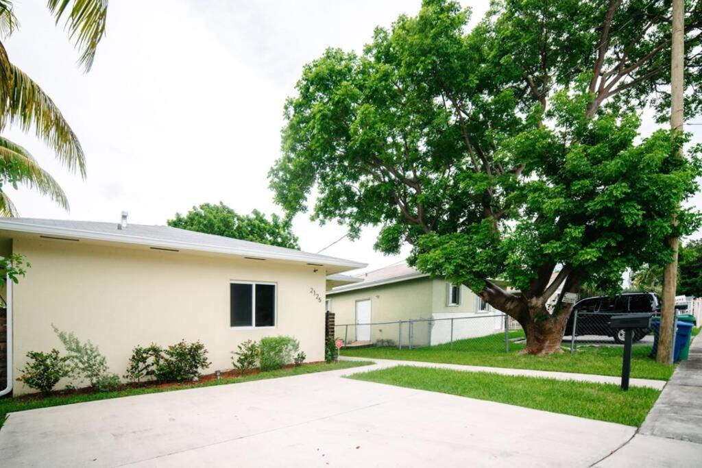 New House On The Block Near Miami Airport. Villa Exteriör bild