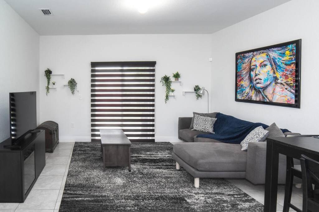 New House On The Block Near Miami Airport. Villa Exteriör bild