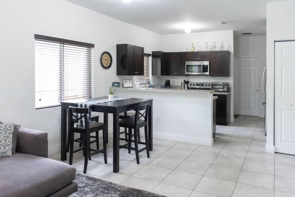 New House On The Block Near Miami Airport. Villa Exteriör bild
