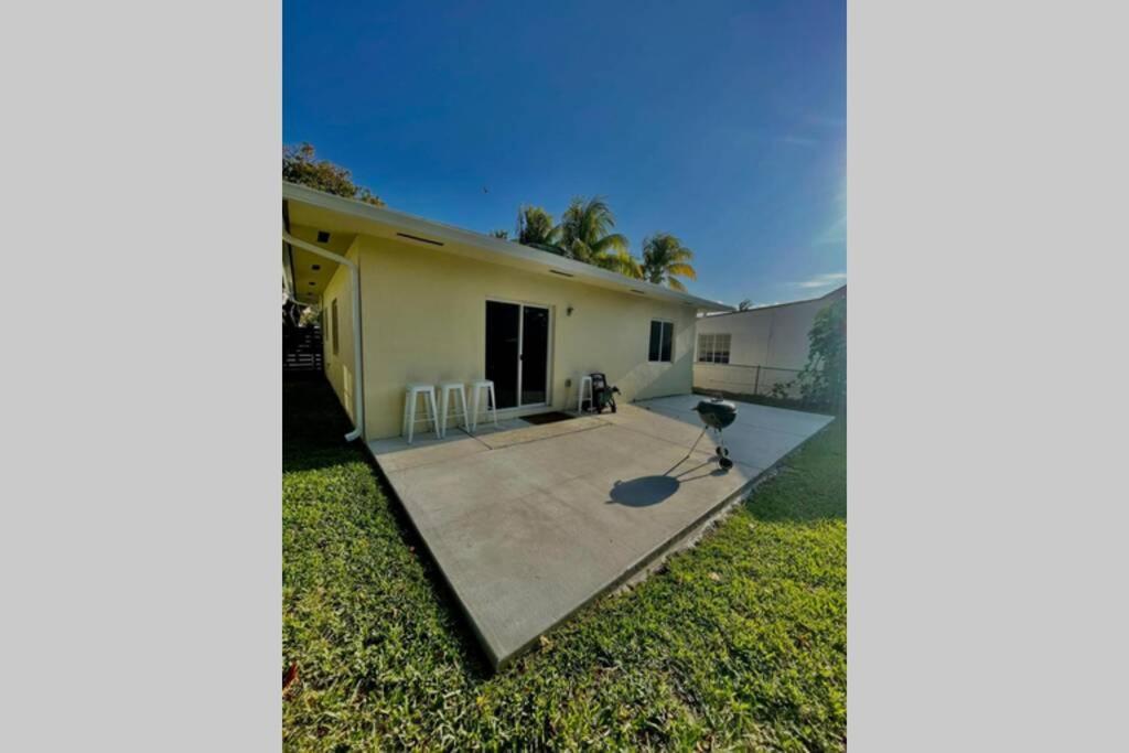 New House On The Block Near Miami Airport. Villa Exteriör bild
