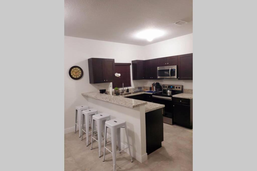 New House On The Block Near Miami Airport. Villa Exteriör bild