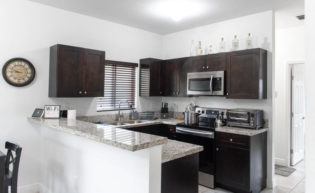 New House On The Block Near Miami Airport. Villa Exteriör bild
